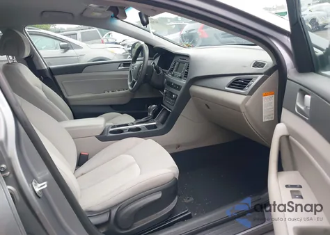 2016 Hyundai Sonata Hybrid Se z USA, uszkodzony, nr VIN KMHE24L16GA025481
